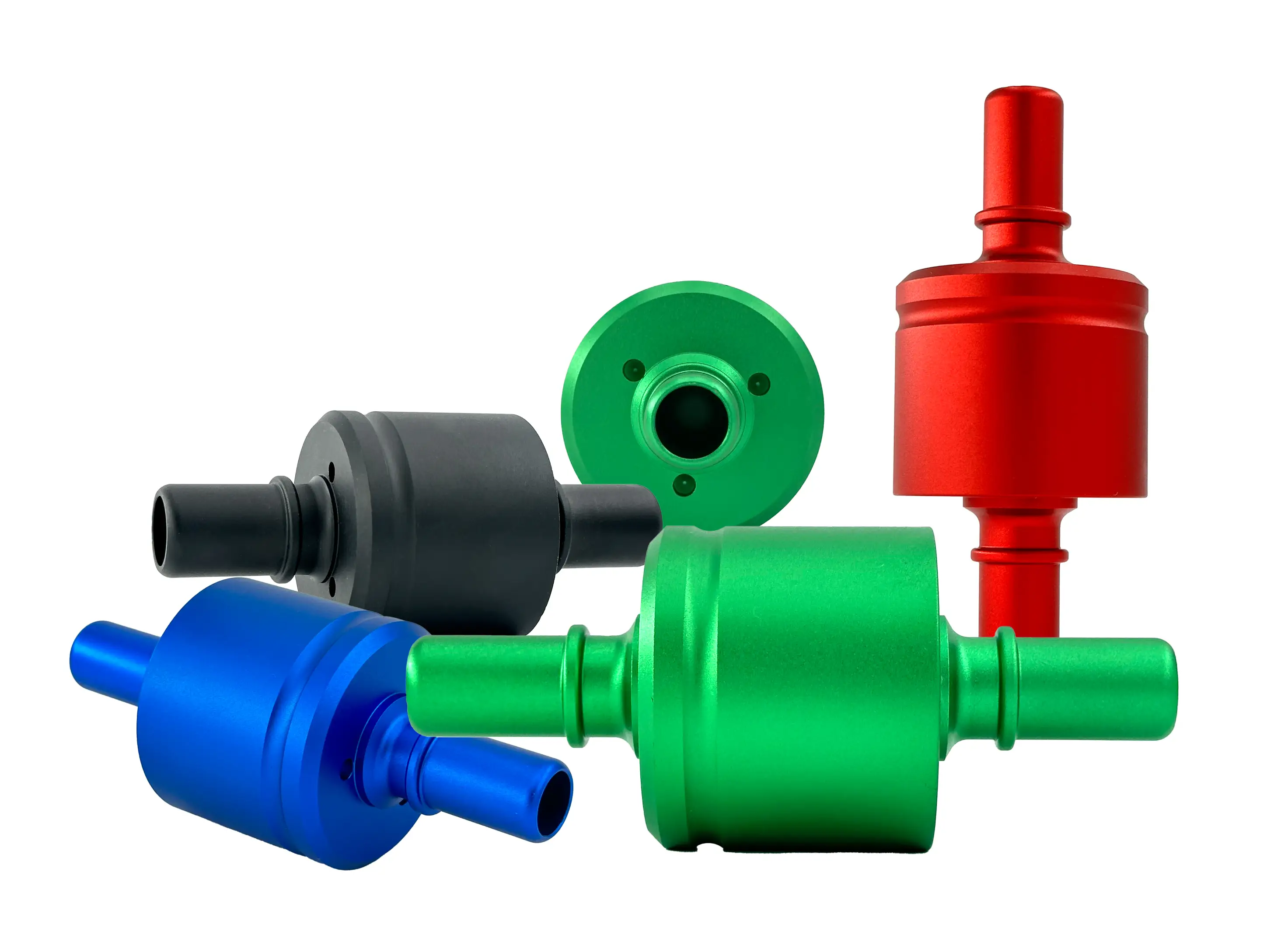 Nahaufnahme eines geöffneten Automotors mit verschiedenen sichtbaren Motorteilen und Verkabelungen